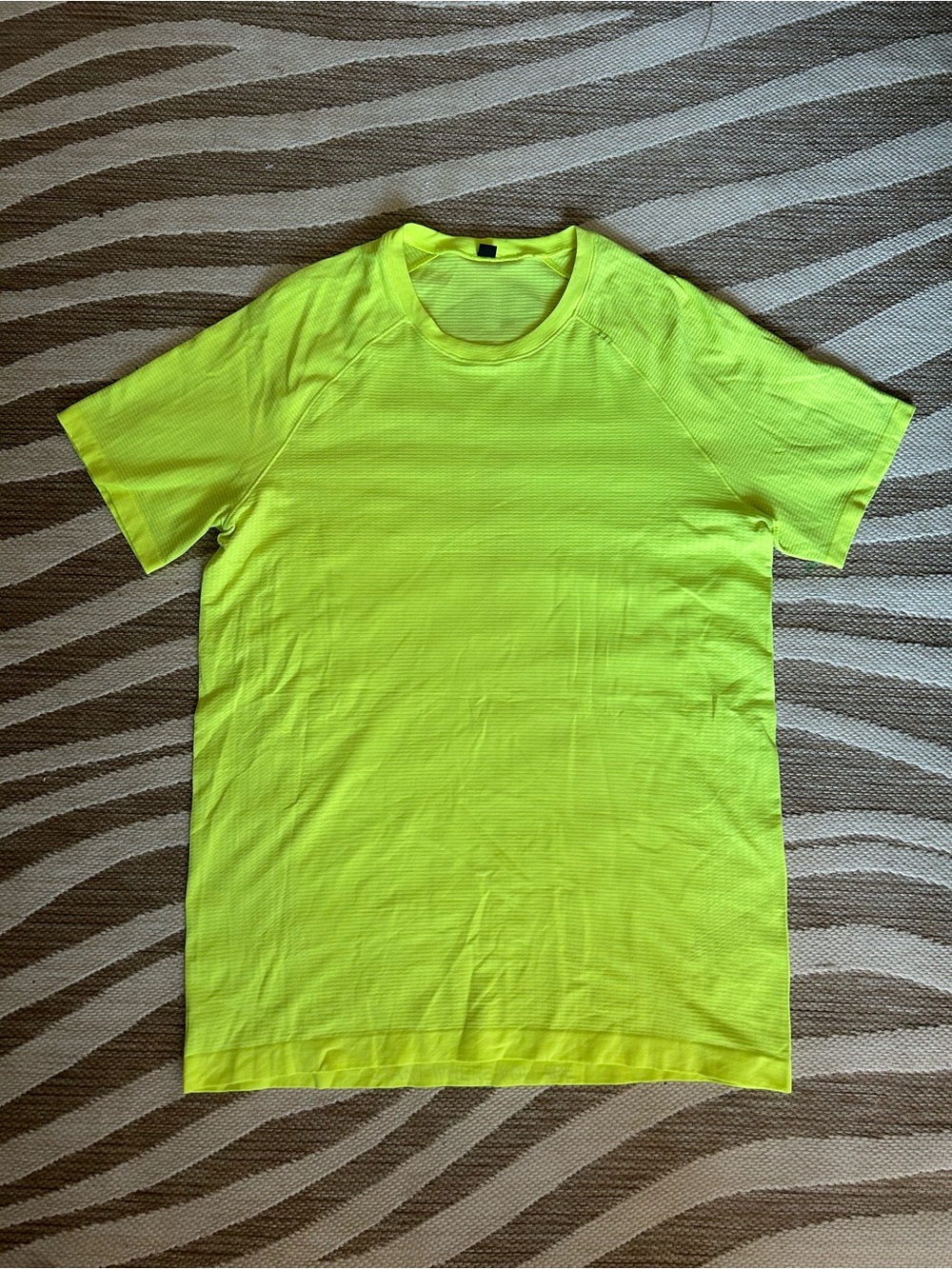 Men's Lululemon Neon Yellow Crew Neck Athletic T-Shirt Medium